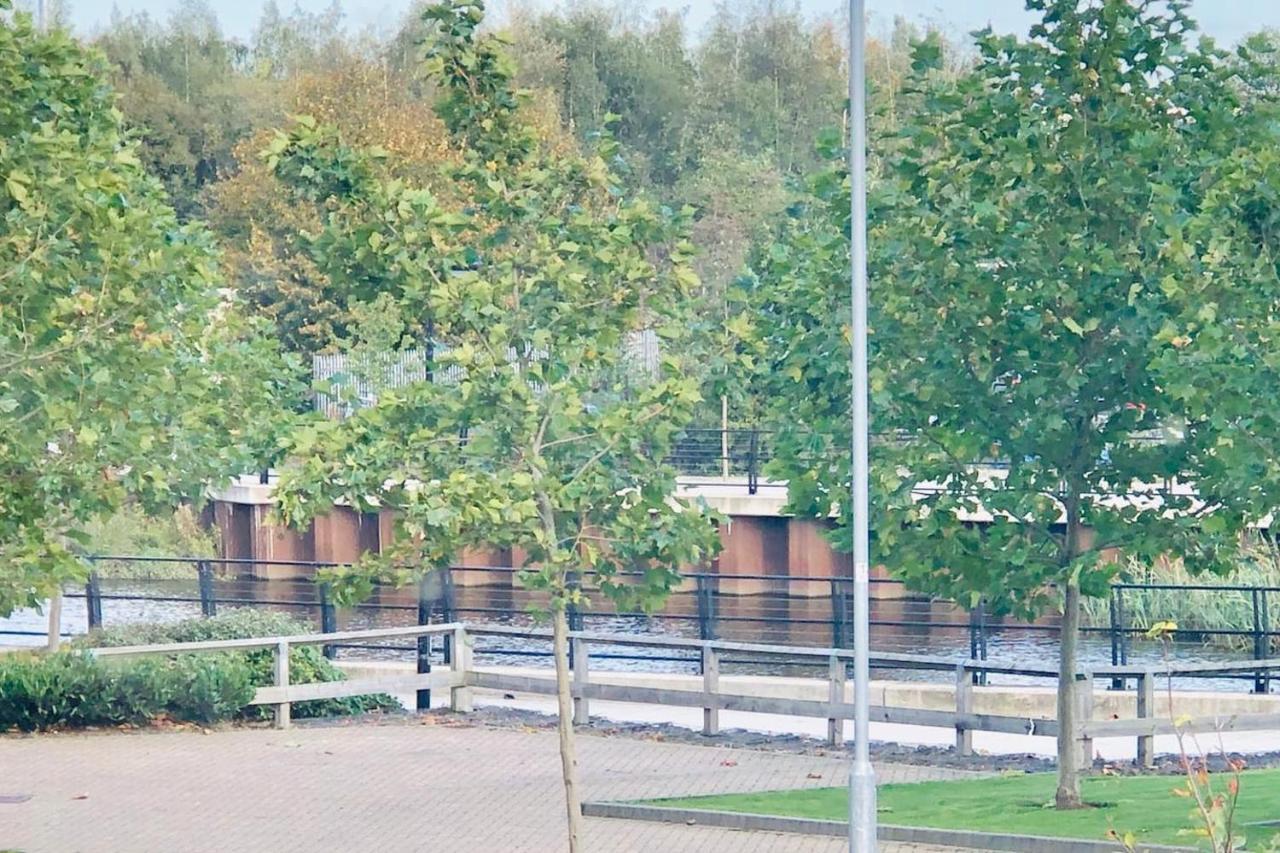 Canal Waterside Lodge Leeds  Exterior photo